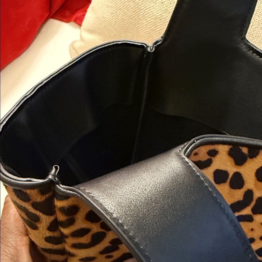 Saint Laurent Le 5 A 7 Bea Leopard Print Tote Bag - Picture 10 of 16